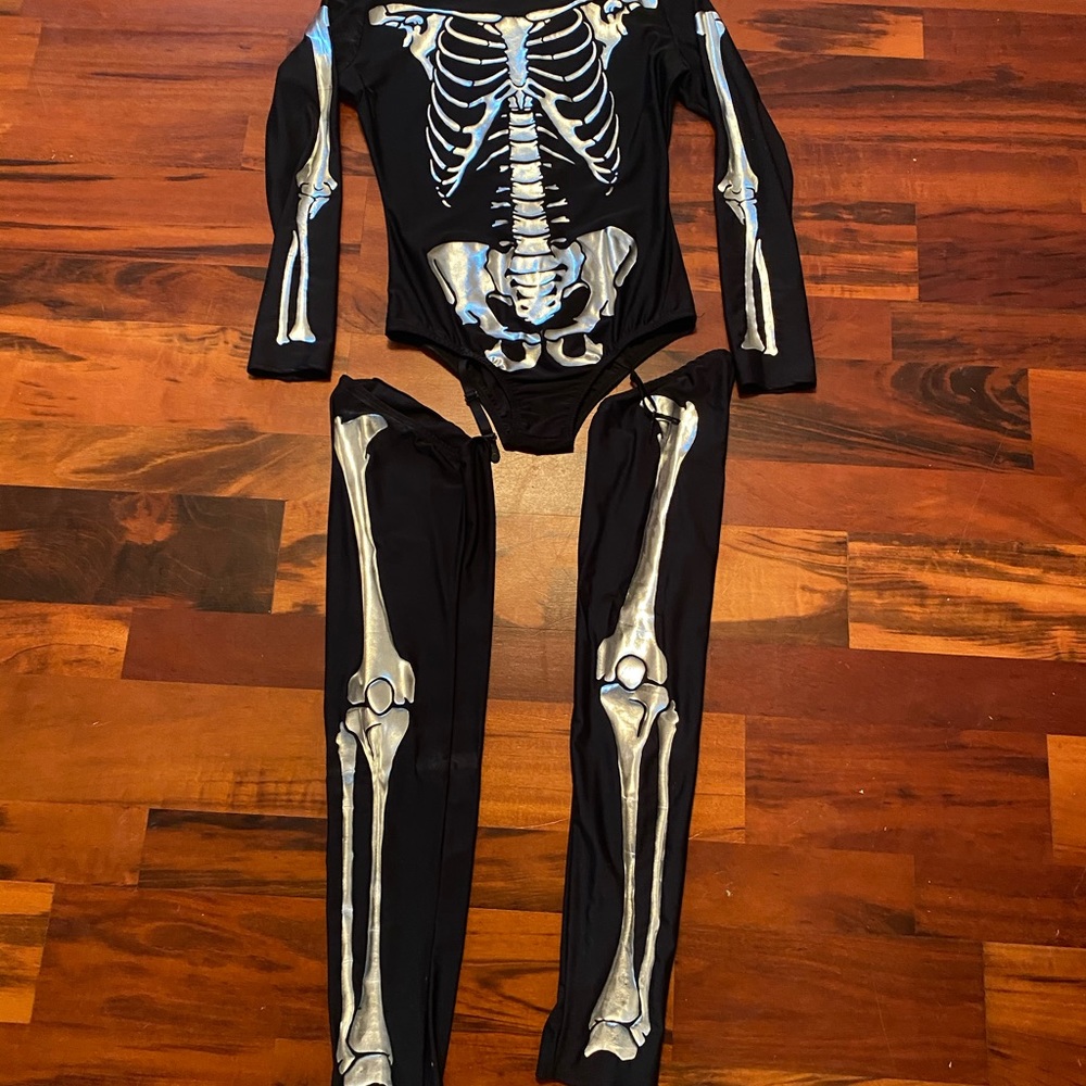Skeleton costume